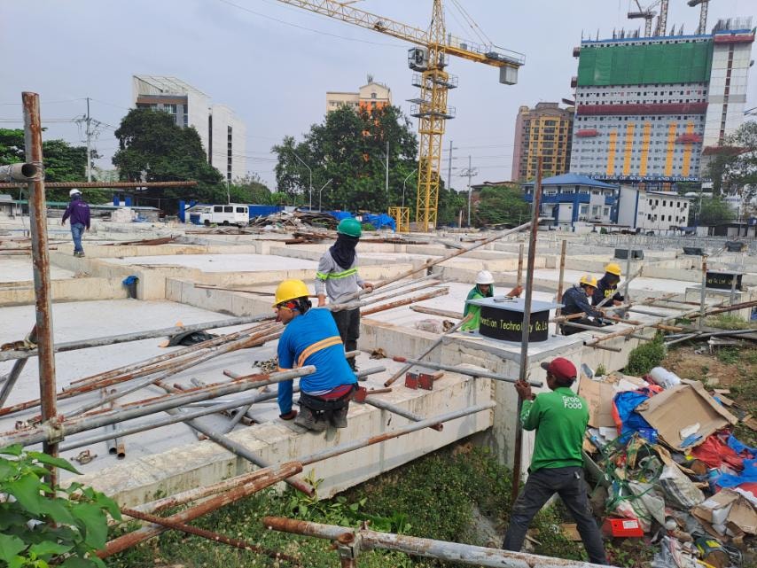 PNP Medical Plaza seismic isolator installation — foundation works and isolator placement